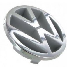 Emblème chromé Volkswagen sur la calandre